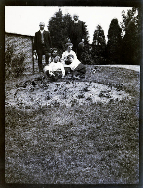 Agfa Box - Familiefoto in de tuin